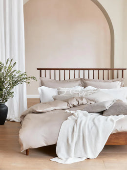 Pine Wood Bed Windsor with Hea