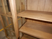 Vitrina Tartu de madera de olmo
