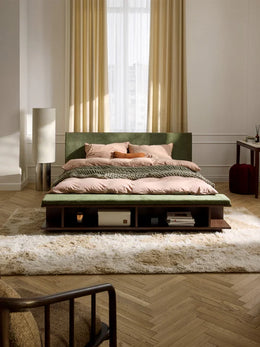 Base de cama Clark de madera con banco y mesillas de noche incorporadas