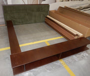 Base de cama Clark de madera con banco y mesillas de noche incorporadas